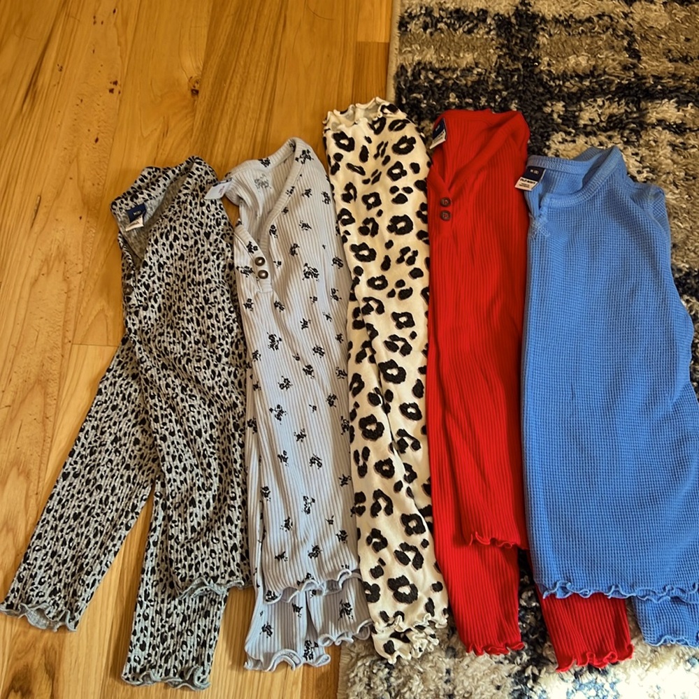 Girls Old Navy lot. 5 shirts all size medium (8)